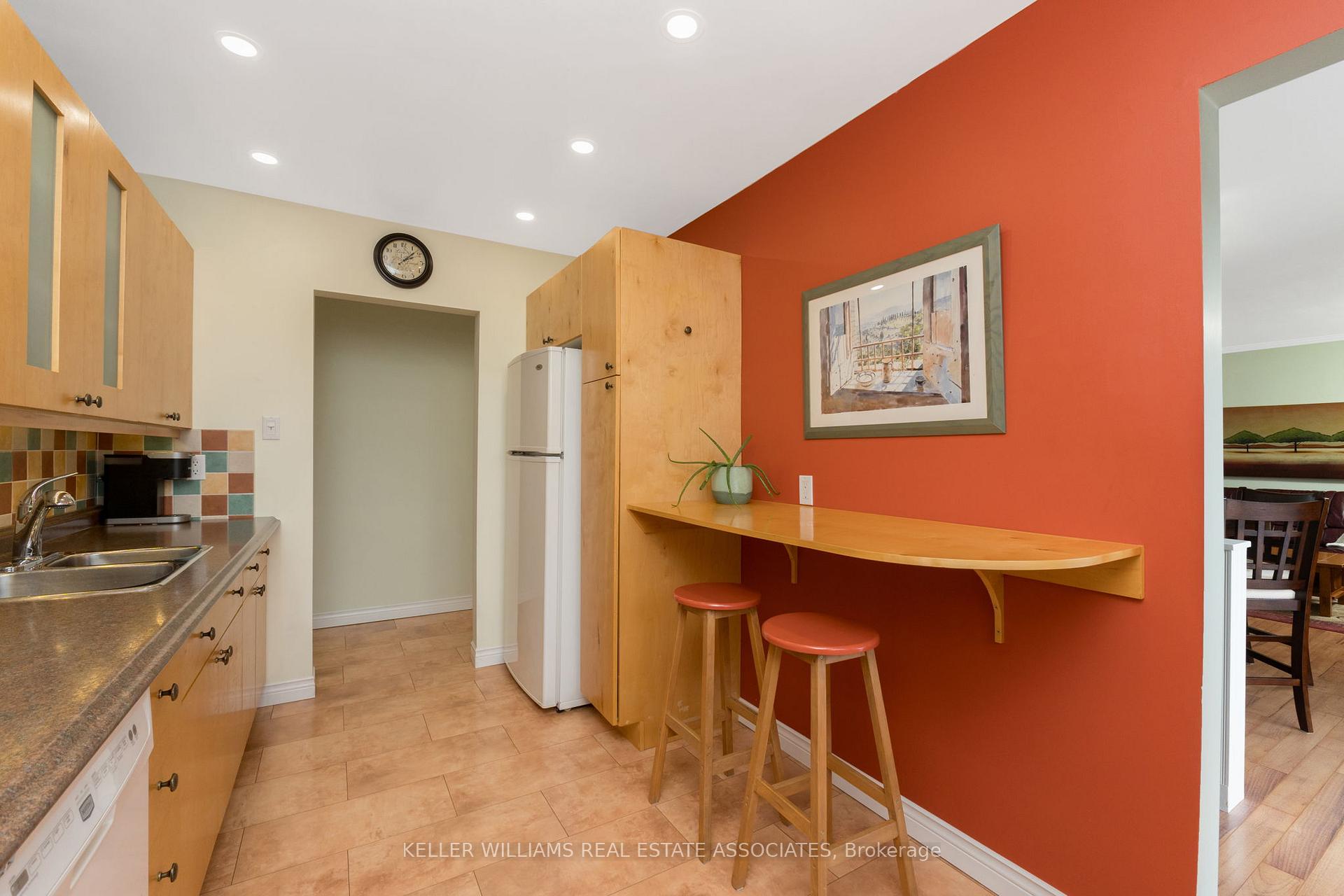 Photo 10 of 25 Mackenzie Drive, Halton Hills, Georgetown — HOMEH