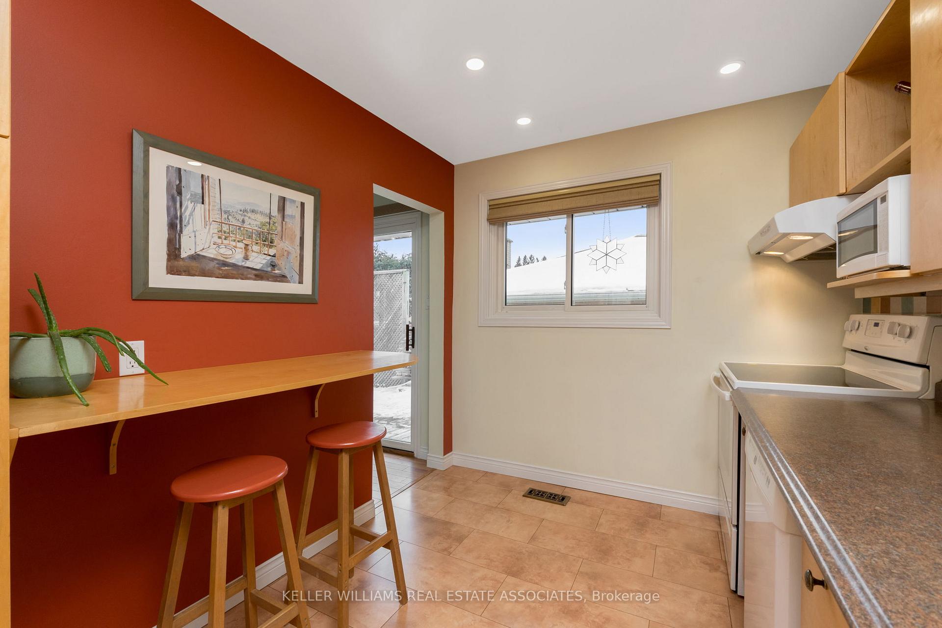 Photo 11 of 25 Mackenzie Drive, Halton Hills, Georgetown — HOMEH