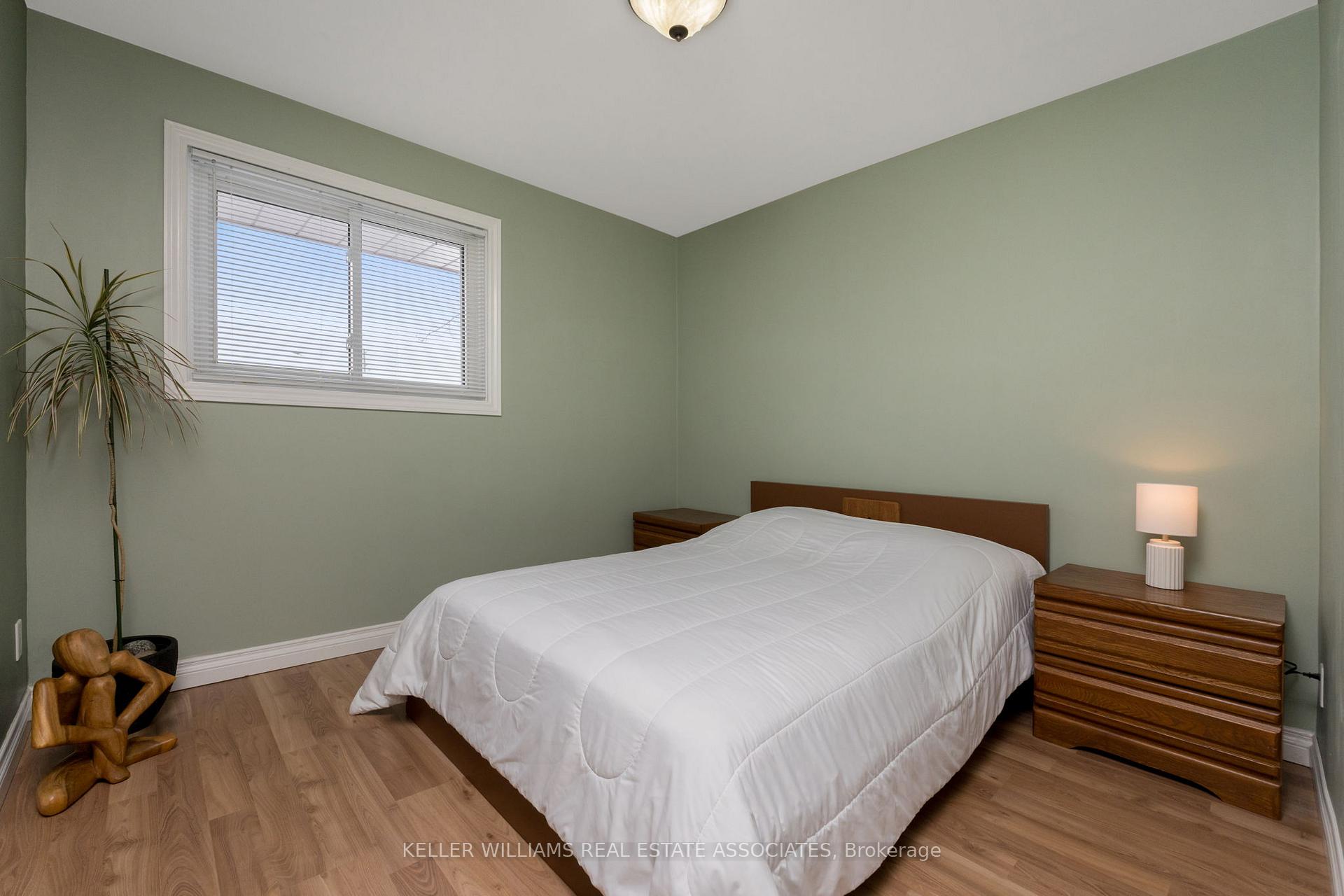 Photo 13 of 25 Mackenzie Drive, Halton Hills, Georgetown — HOMEH
