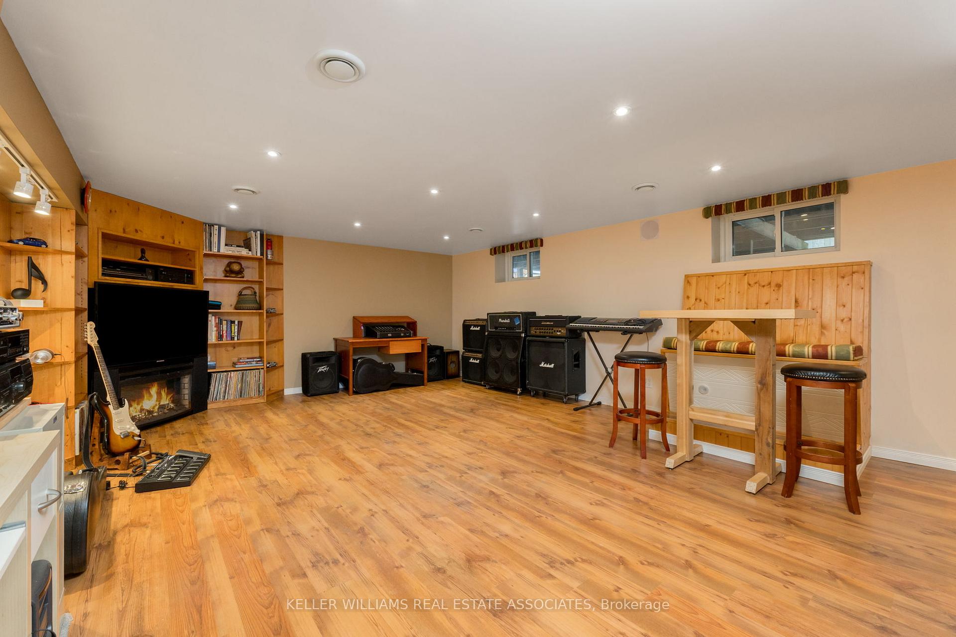 Photo 19 of 25 Mackenzie Drive, Halton Hills, Georgetown — HOMEH