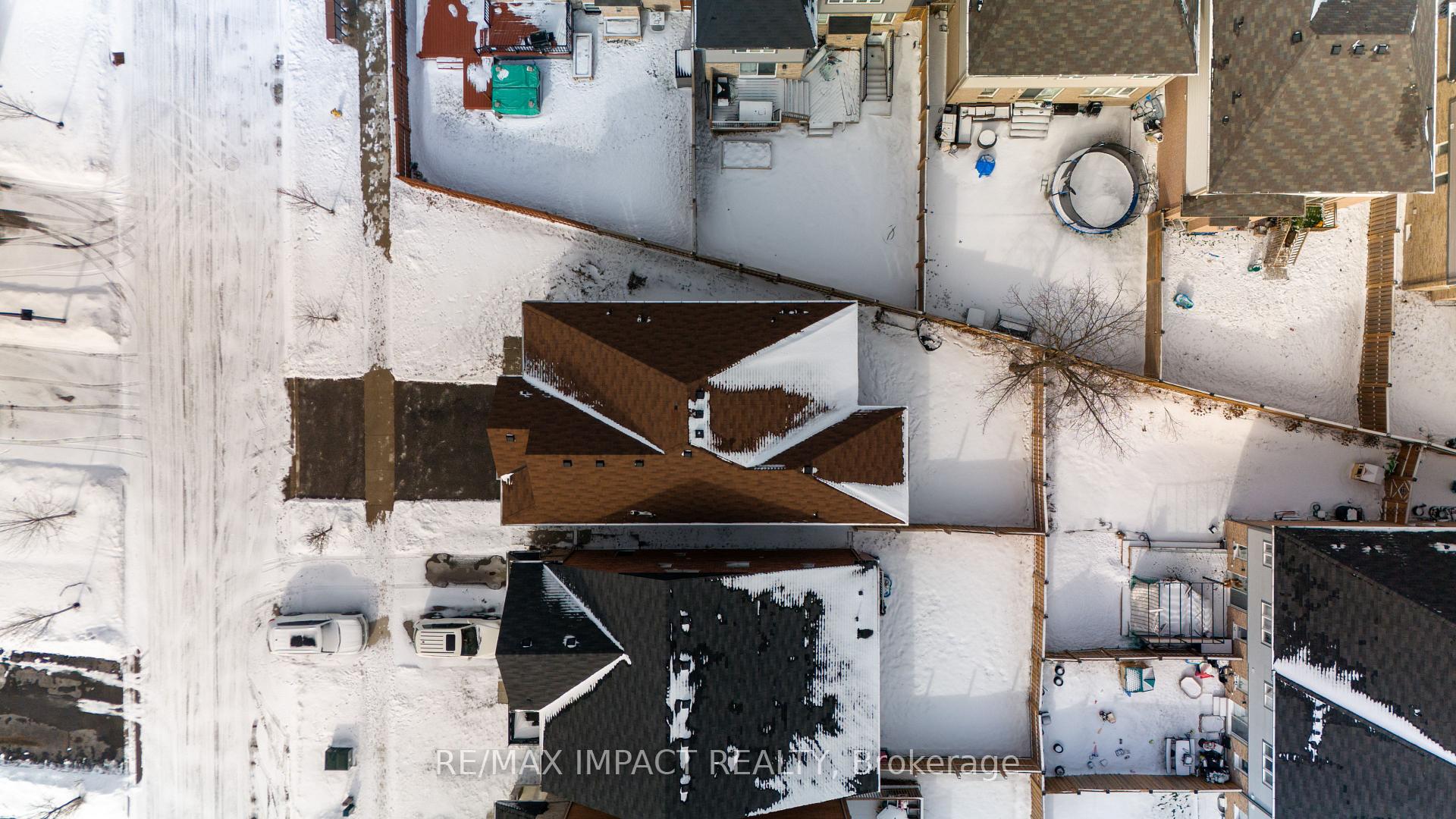 Photo 3 of 56 Bonathon Crescent, Clarington, Bowmanville — HOMEH