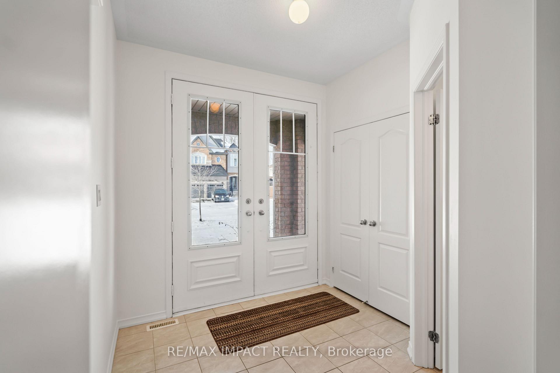 Photo 4 of 56 Bonathon Crescent, Clarington, Bowmanville — HOMEH