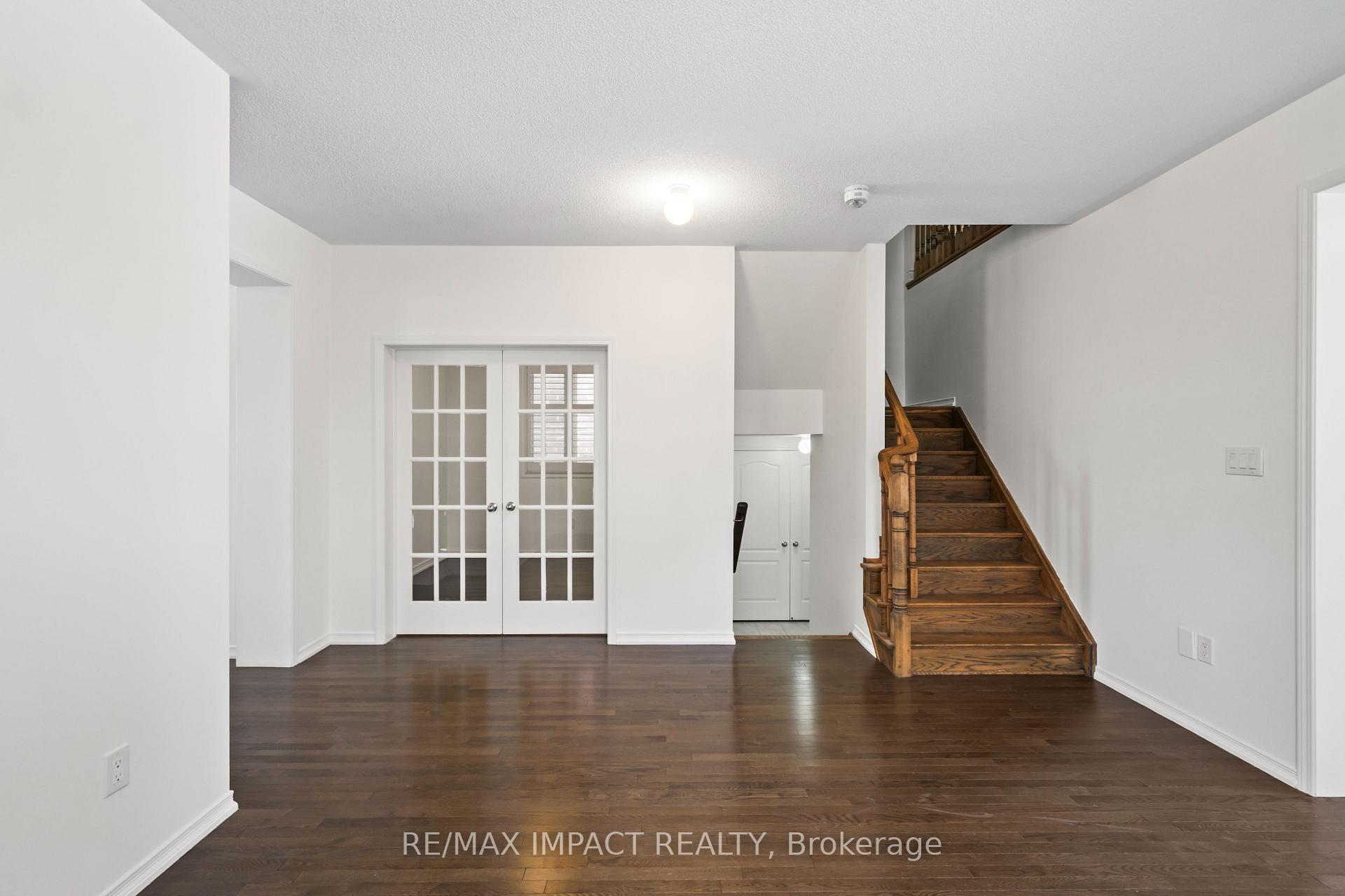 Photo 6 of 56 Bonathon Crescent, Clarington, Bowmanville — HOMEH