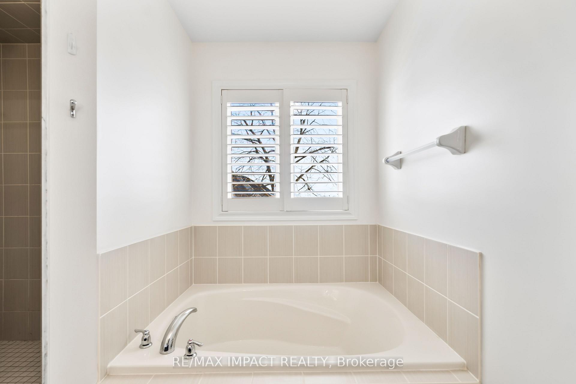 Photo 26 of 56 Bonathon Crescent, Clarington, Bowmanville — HOMEH