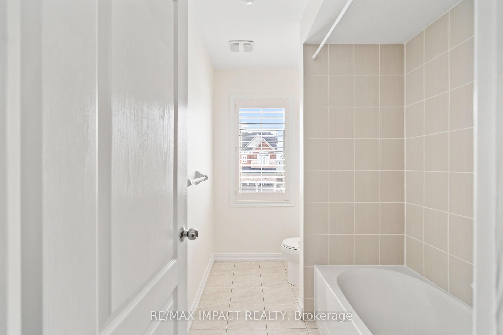 Photo 32 of 56 Bonathon Crescent, Clarington, Bowmanville — HOMEH