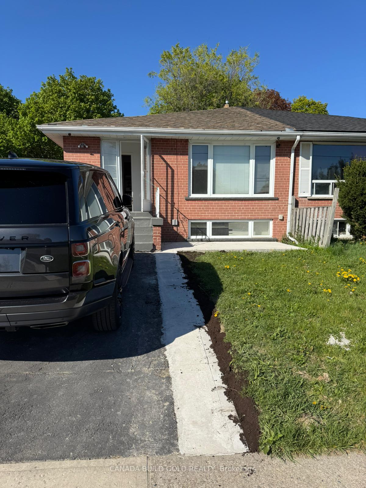 Front of 43 Aloma Crescent