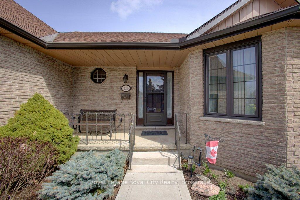 Photo 3 of 227 Dimson Avenue, Guelph, Kortright East — HOMEH