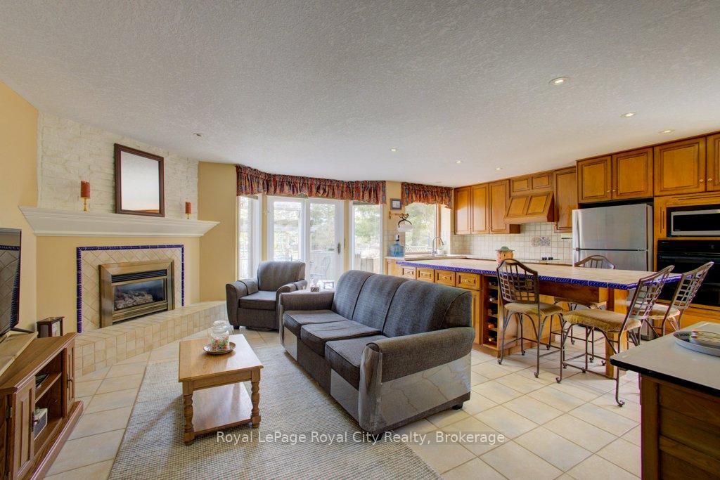 Photo 6 of 227 Dimson Avenue, Guelph, Kortright East — HOMEH