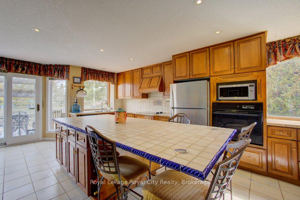 Photo 8 of 227 Dimson Avenue, Guelph, Kortright East — HOMEH