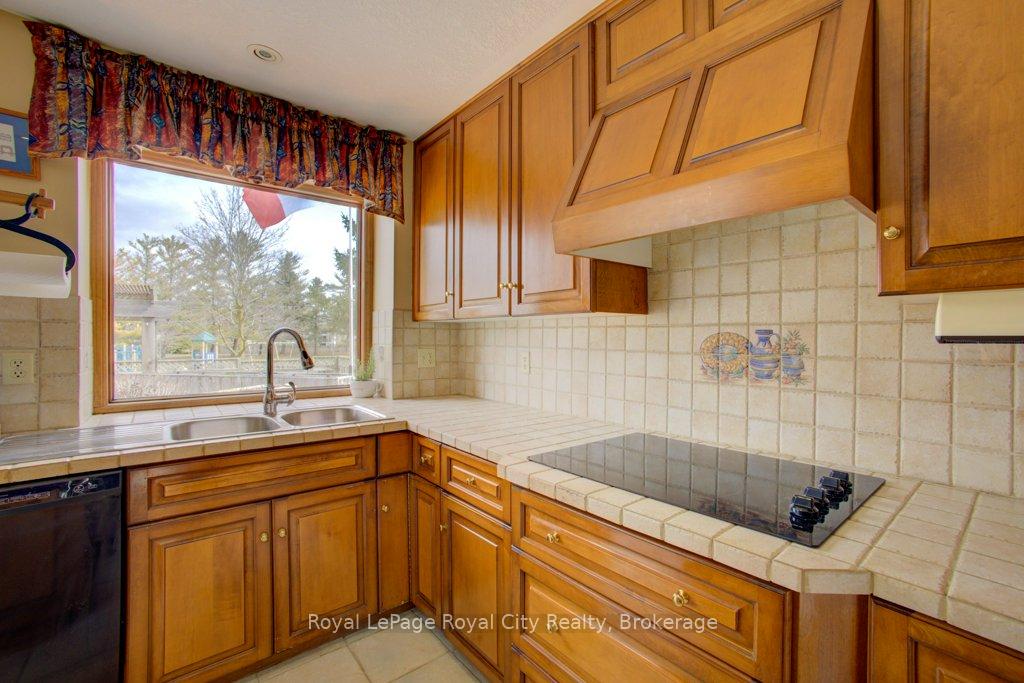 Photo 9 of 227 Dimson Avenue, Guelph, Kortright East — HOMEH
