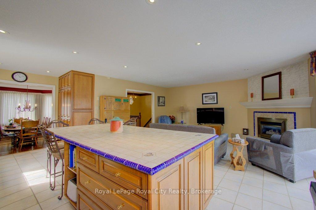Photo 10 of 227 Dimson Avenue, Guelph, Kortright East — HOMEH