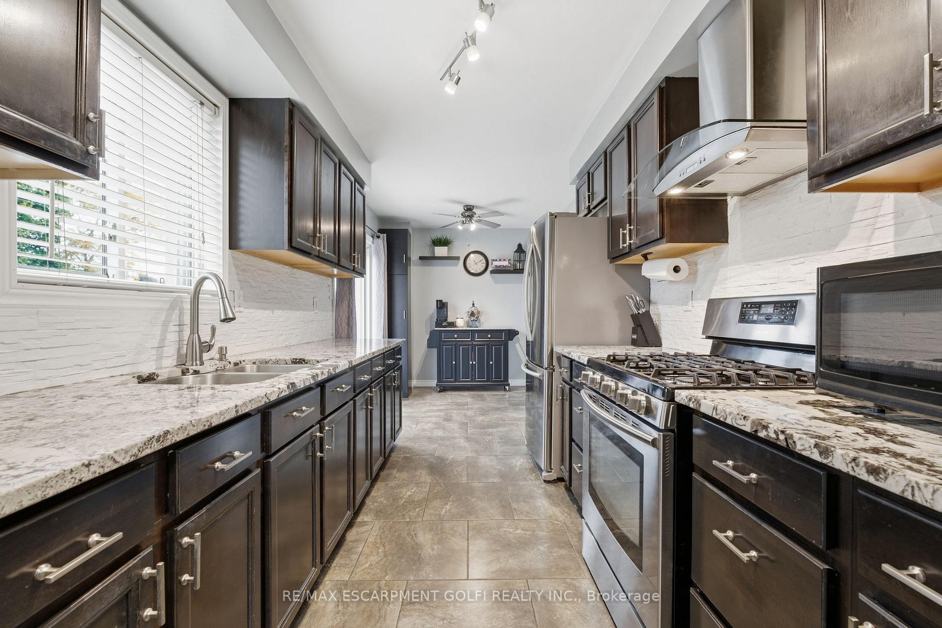 Photo 6 of 374 East 24TH Street, Hamilton, Burkholme — HOMEH
