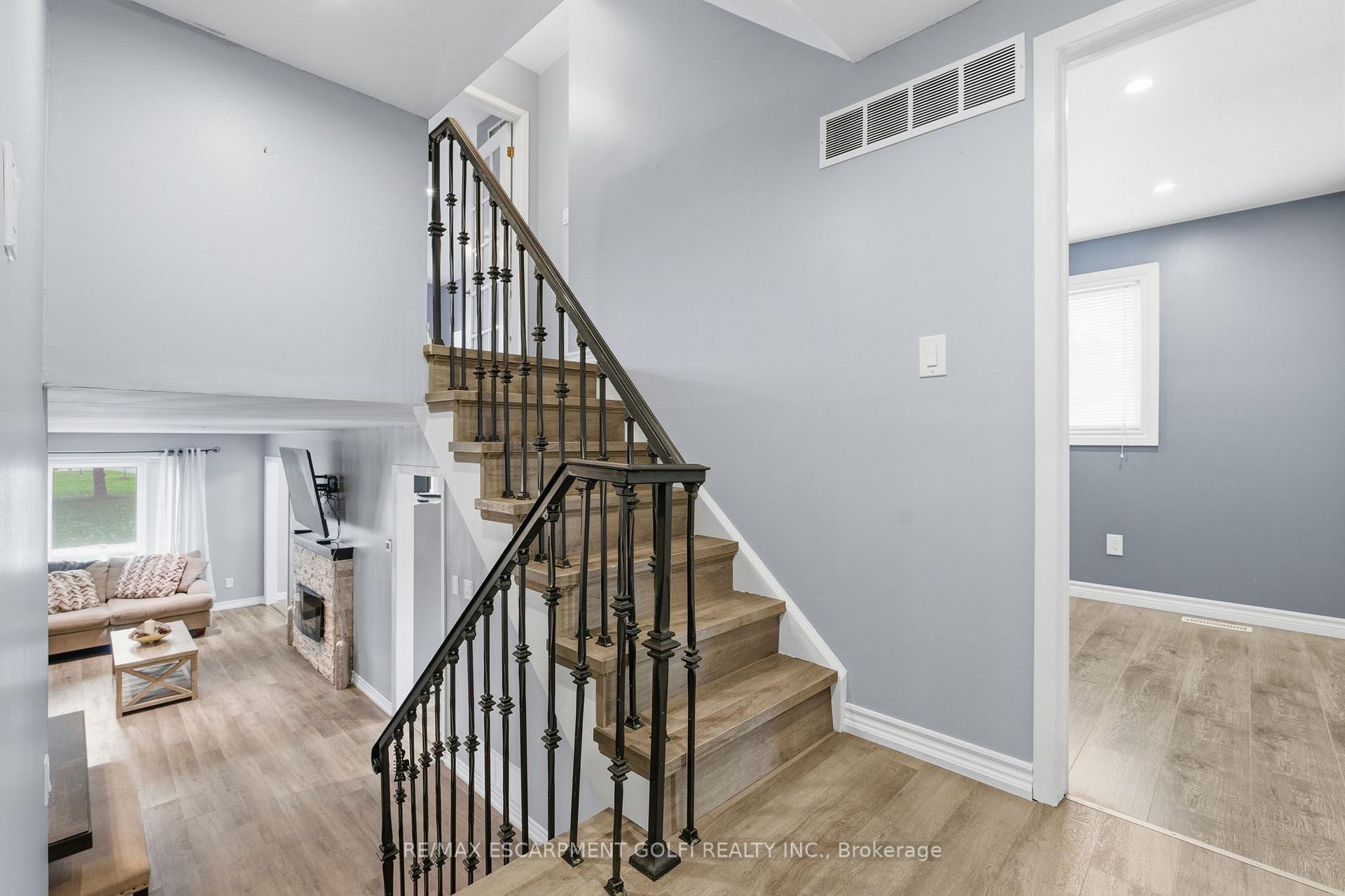 Photo 16 of 374 East 24TH Street, Hamilton, Burkholme — HOMEH