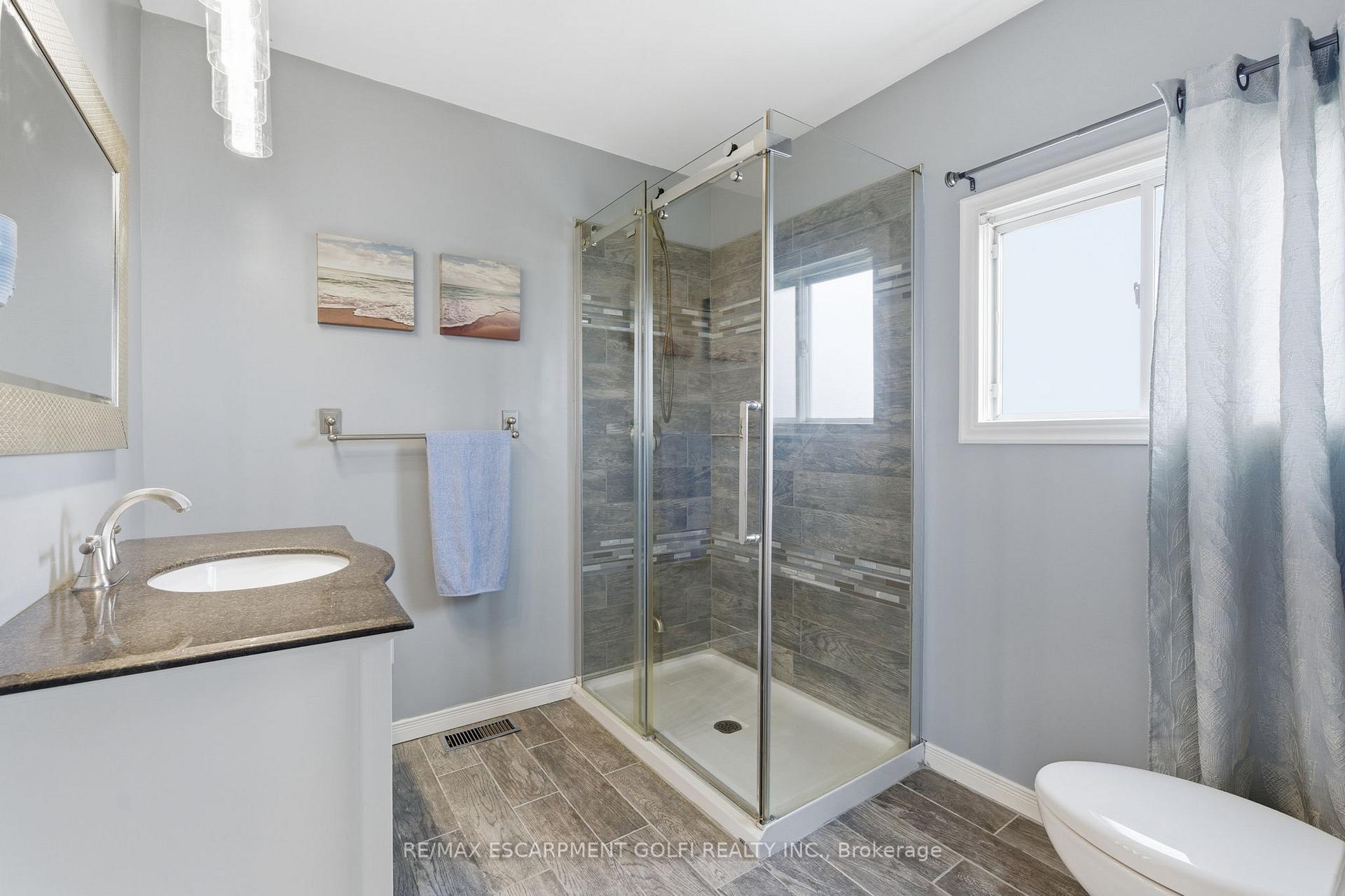 Photo 26 of 374 East 24TH Street, Hamilton, Burkholme — HOMEH