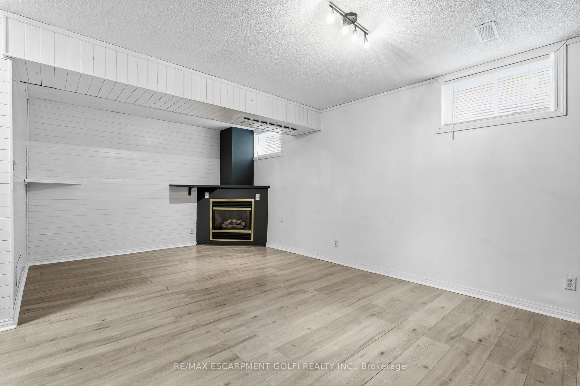 Photo 29 of 374 East 24TH Street, Hamilton, Burkholme — HOMEH
