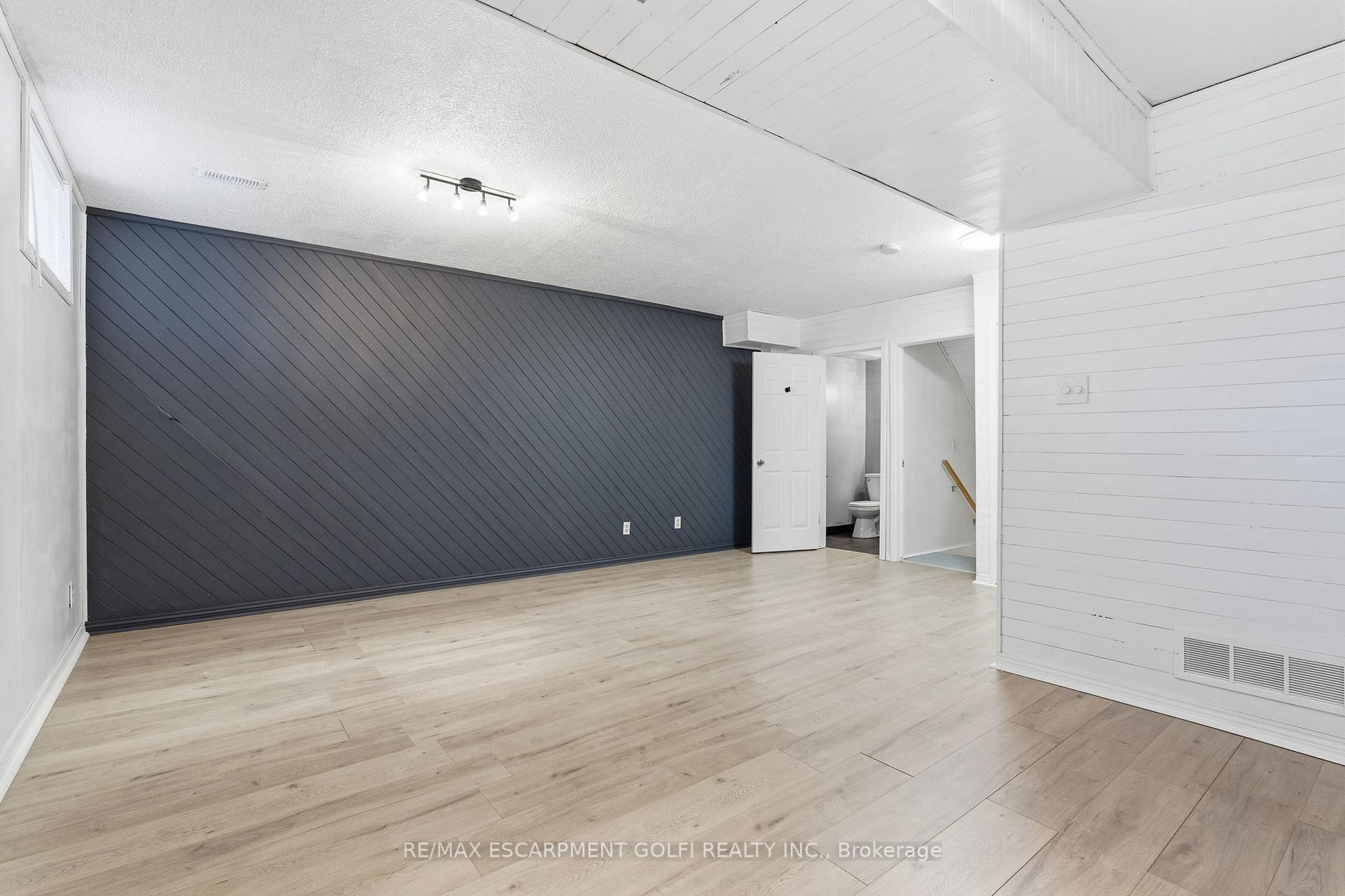 Photo 30 of 374 East 24TH Street, Hamilton, Burkholme — HOMEH