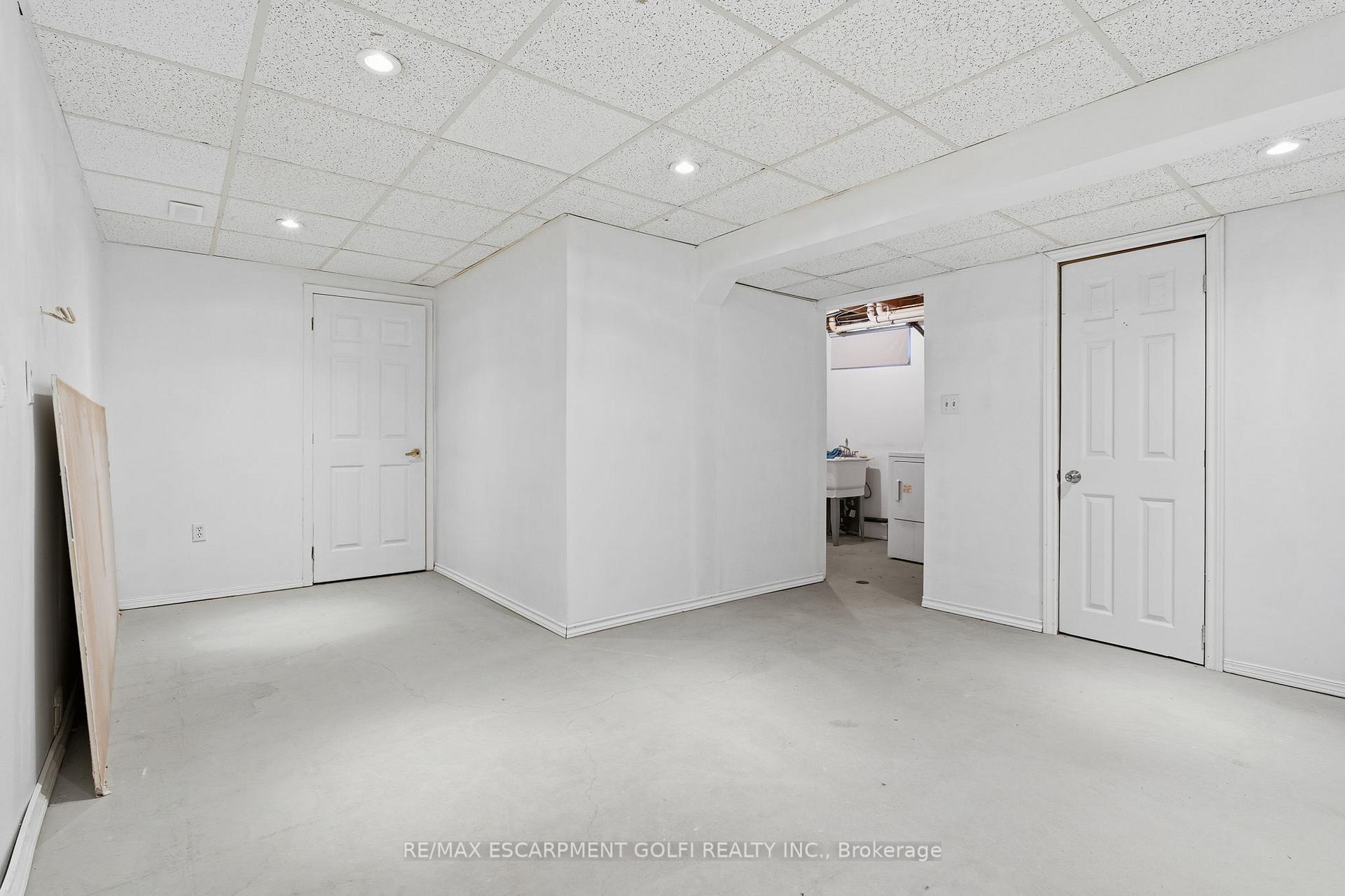 Photo 33 of 374 East 24TH Street, Hamilton, Burkholme — HOMEH