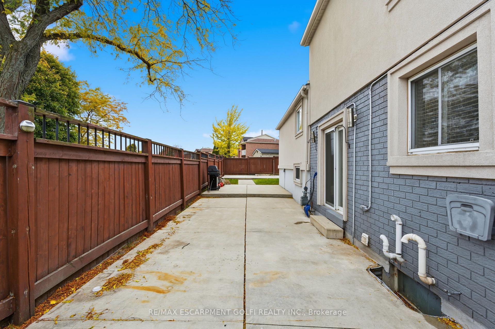 Photo 34 of 374 East 24TH Street, Hamilton, Burkholme — HOMEH