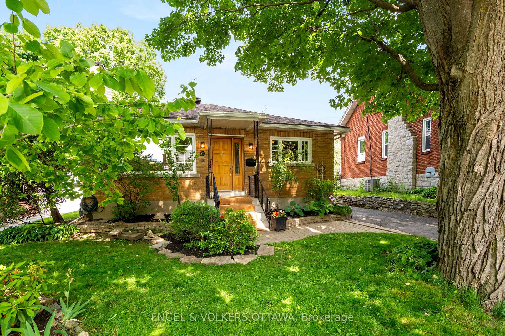 Photo 2 of 631 Rowanwood Avenue, Ottawa, McKellar/Highland — HOMEH