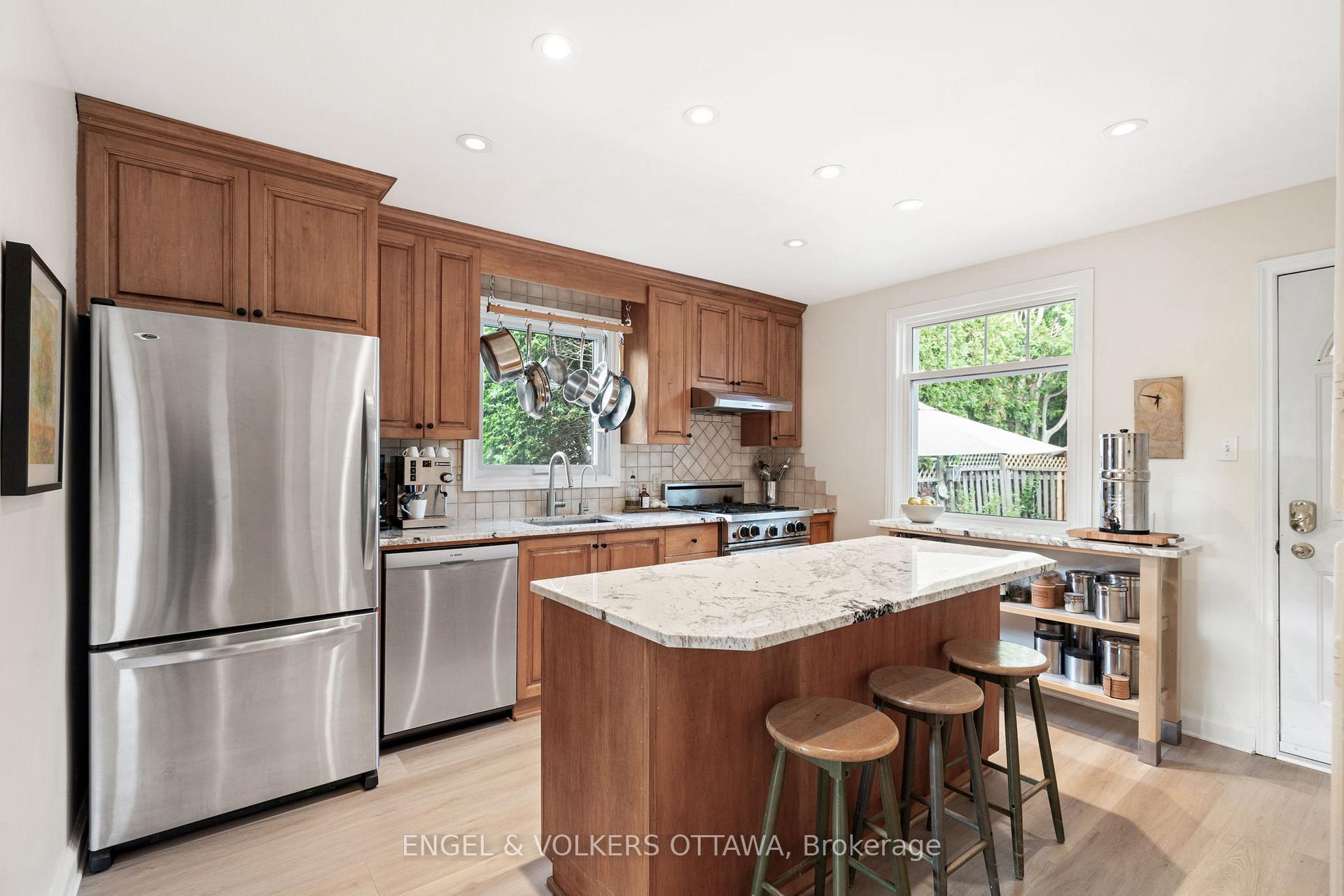 Photo 13 of 631 Rowanwood Avenue, Ottawa, McKellar/Highland — HOMEH