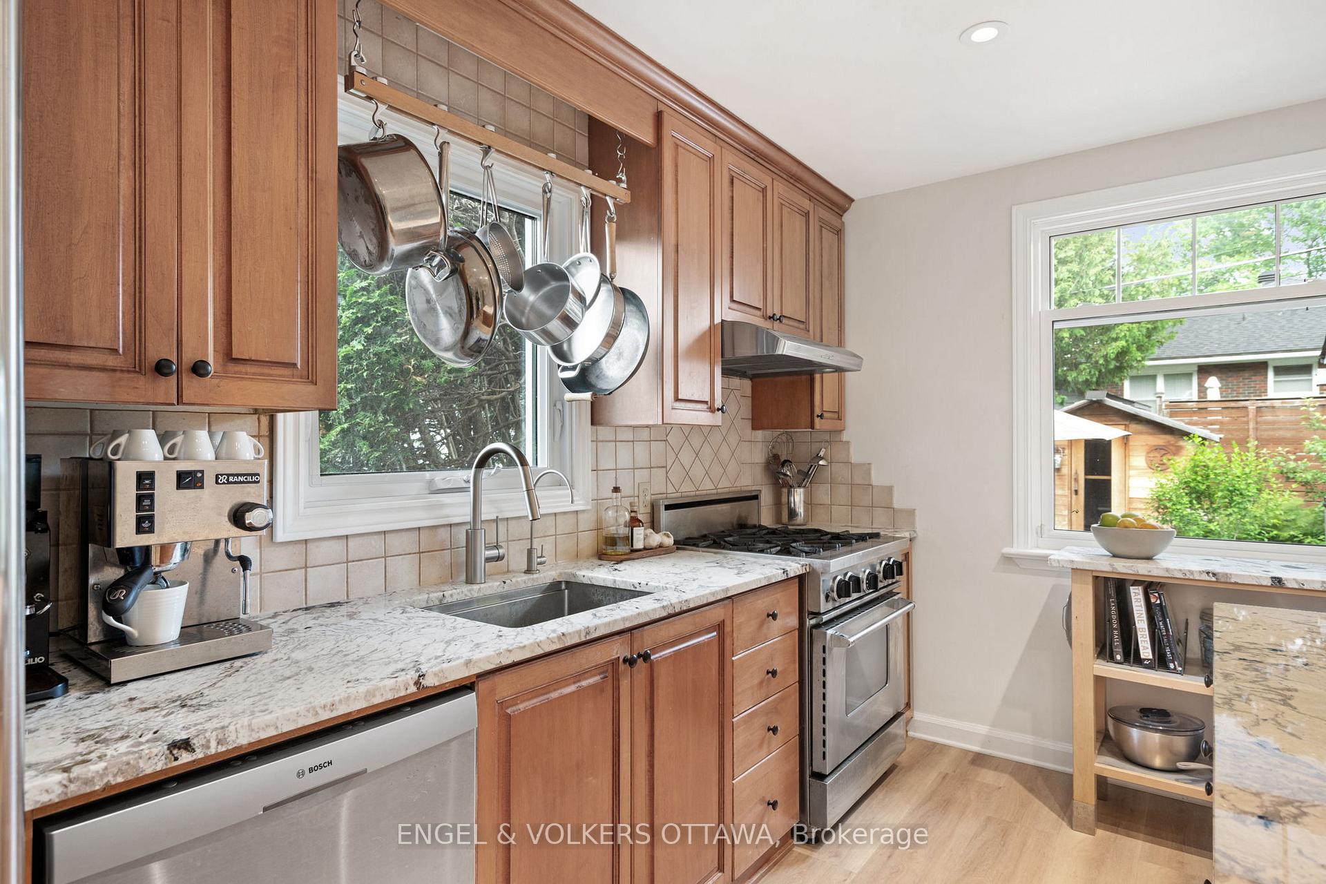 Photo 16 of 631 Rowanwood Avenue, Ottawa, McKellar/Highland — HOMEH