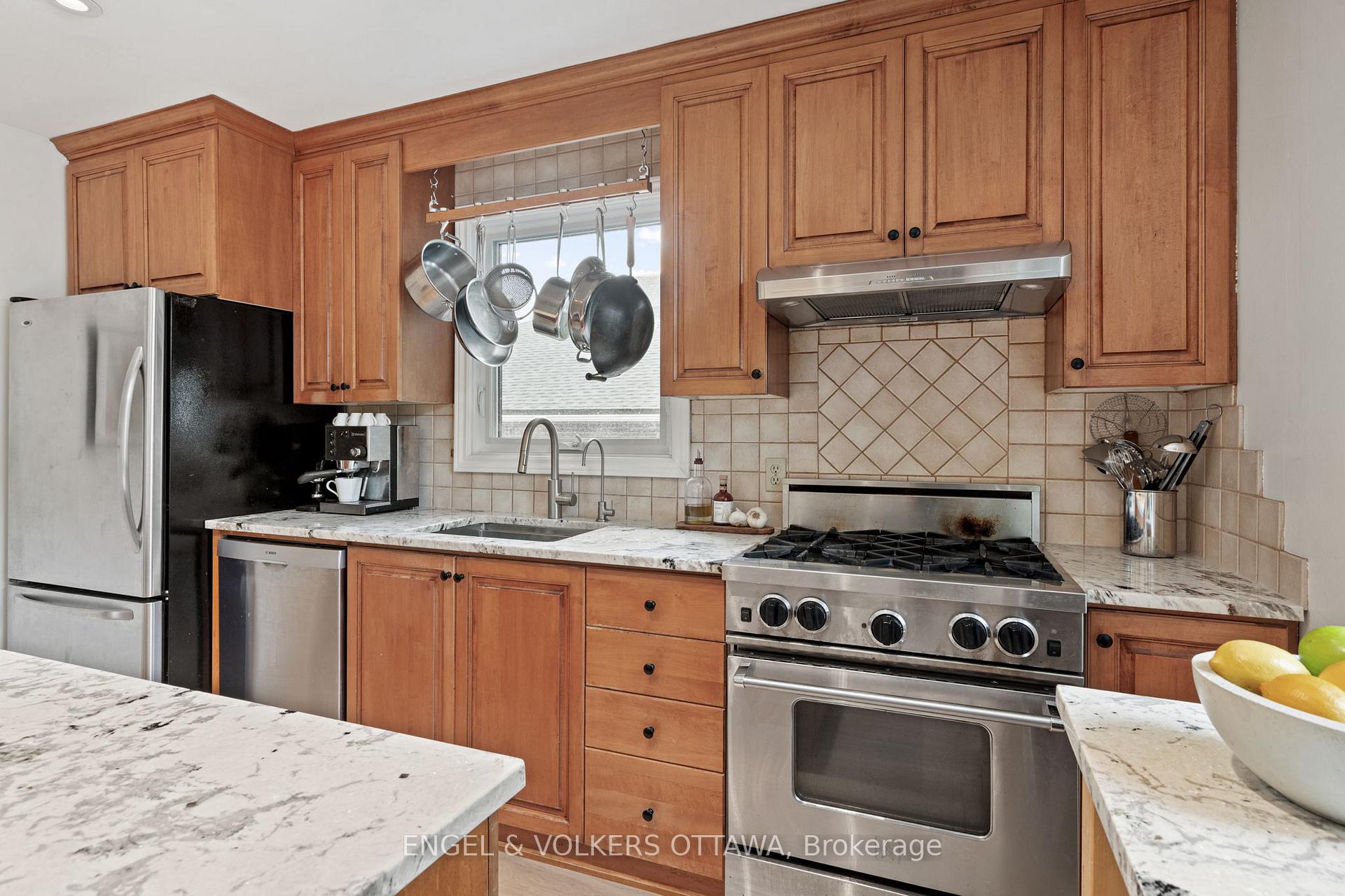 Photo 15 of 631 Rowanwood Avenue, Ottawa, McKellar/Highland — HOMEH