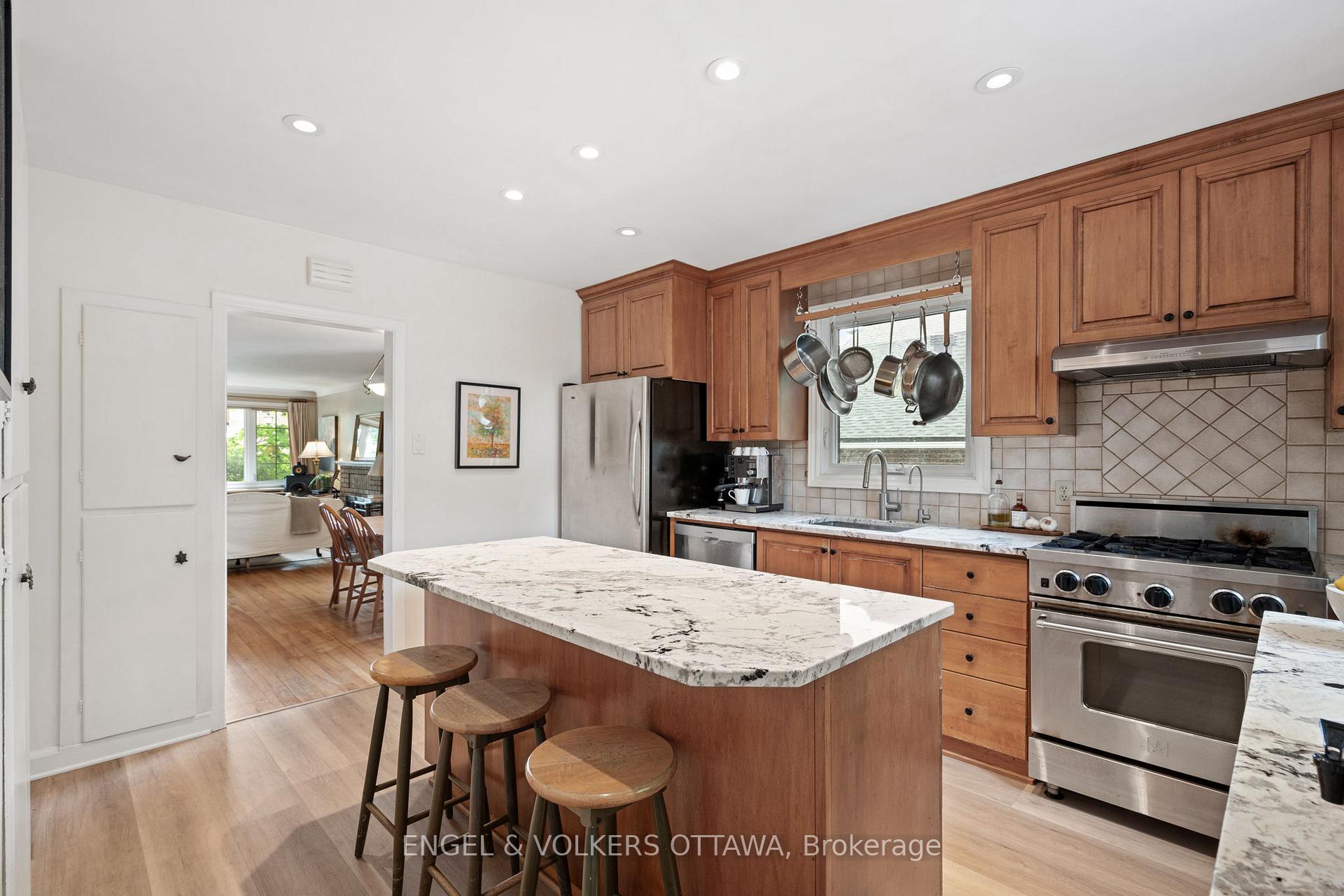 Photo 17 of 631 Rowanwood Avenue, Ottawa, McKellar/Highland — HOMEH