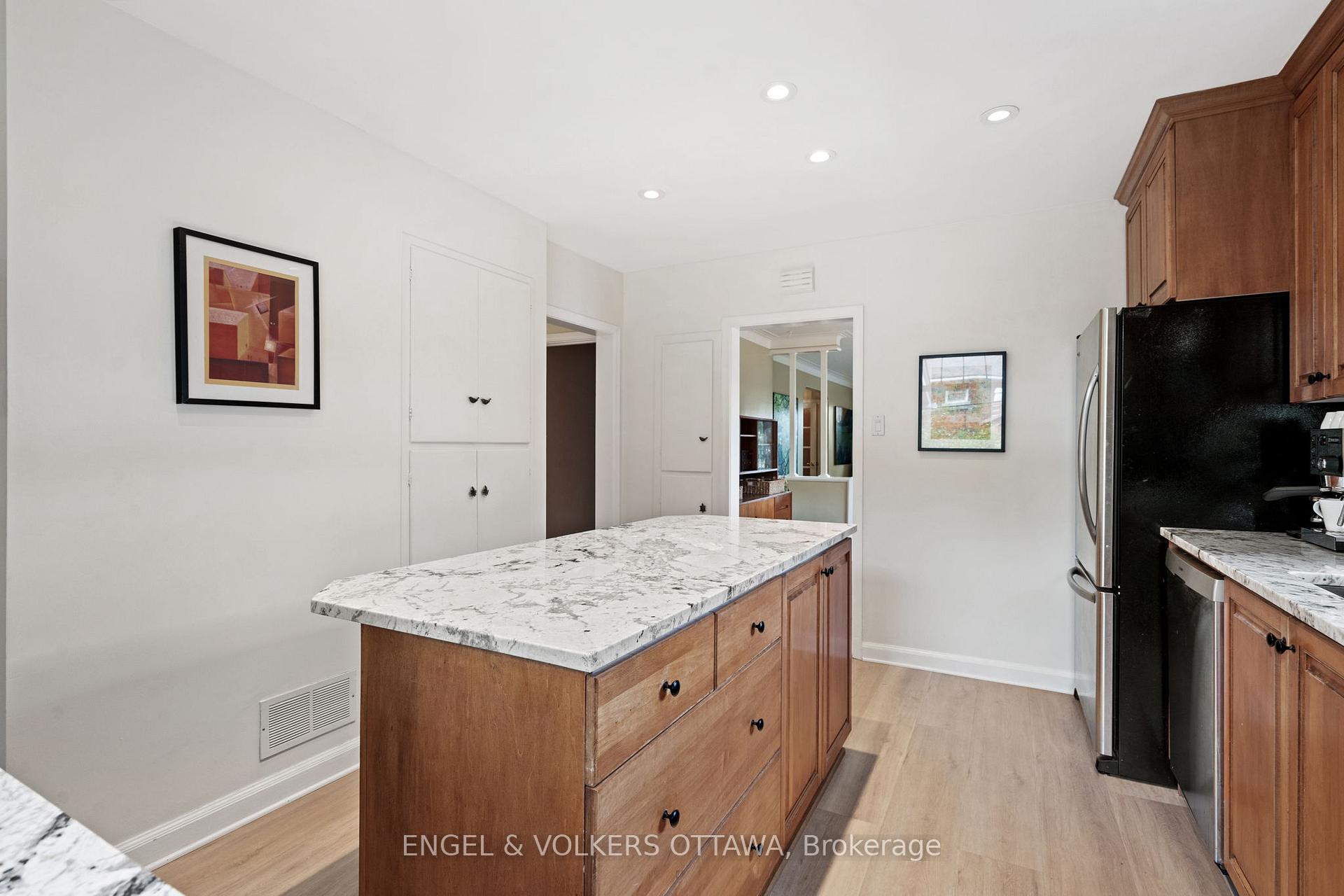 Photo 19 of 631 Rowanwood Avenue, Ottawa, McKellar/Highland — HOMEH