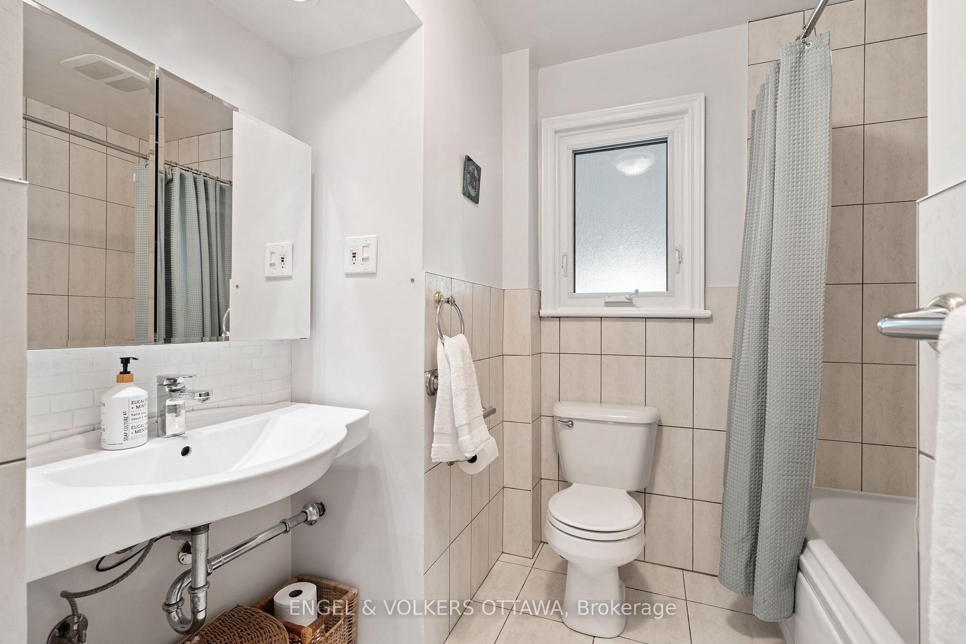 Photo 28 of 631 Rowanwood Avenue, Ottawa, McKellar/Highland — HOMEH