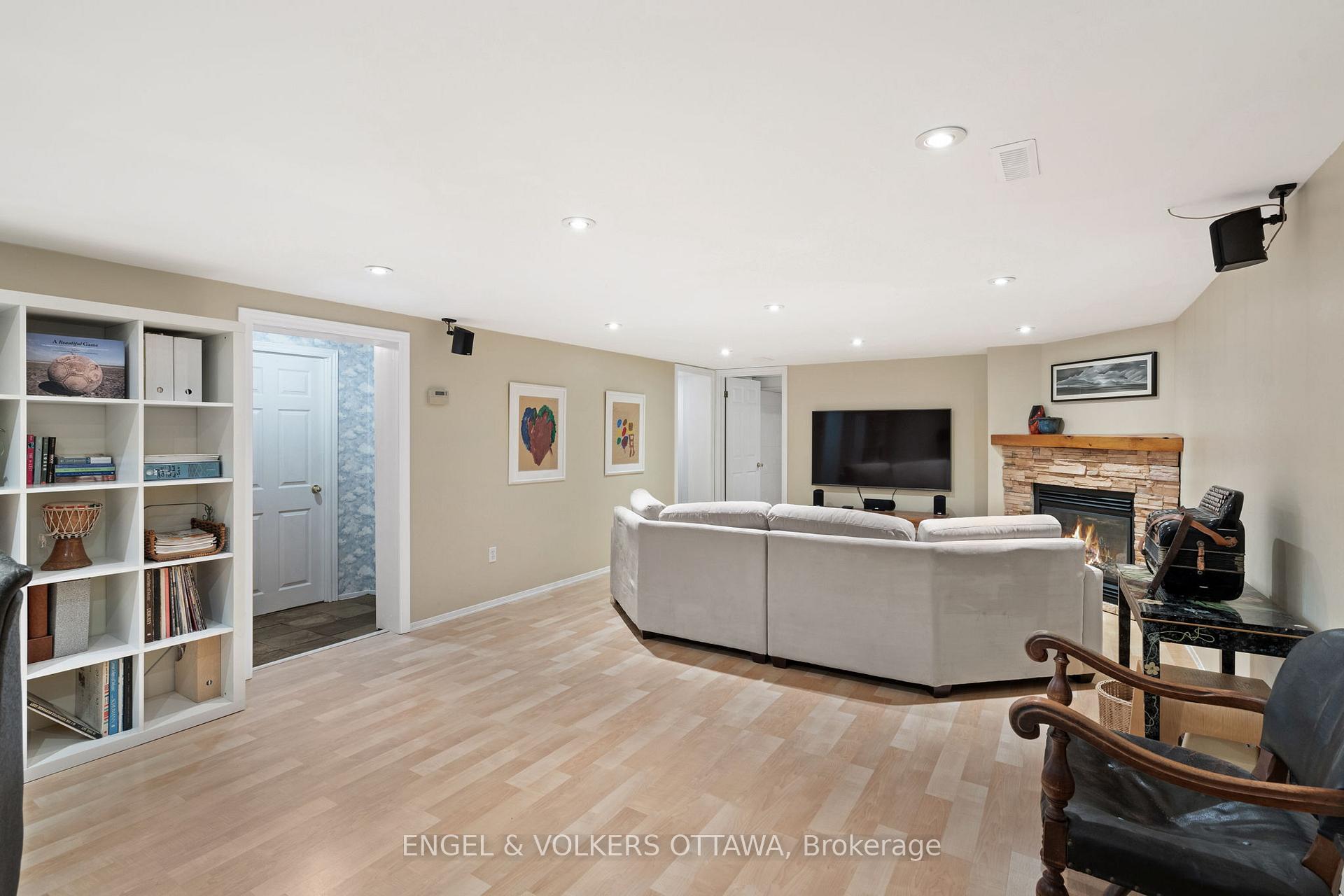 Photo 27 of 631 Rowanwood Avenue, Ottawa, McKellar/Highland — HOMEH