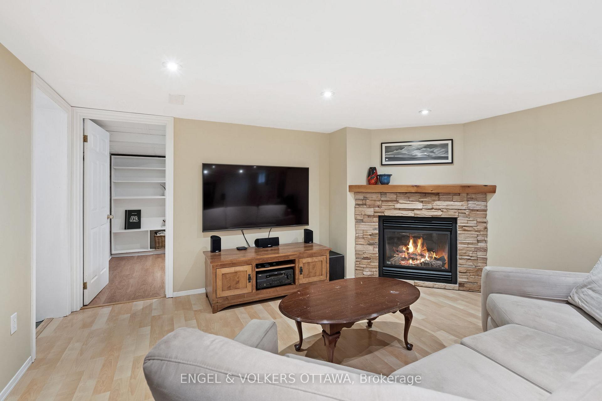 Photo 25 of 631 Rowanwood Avenue, Ottawa, McKellar/Highland — HOMEH