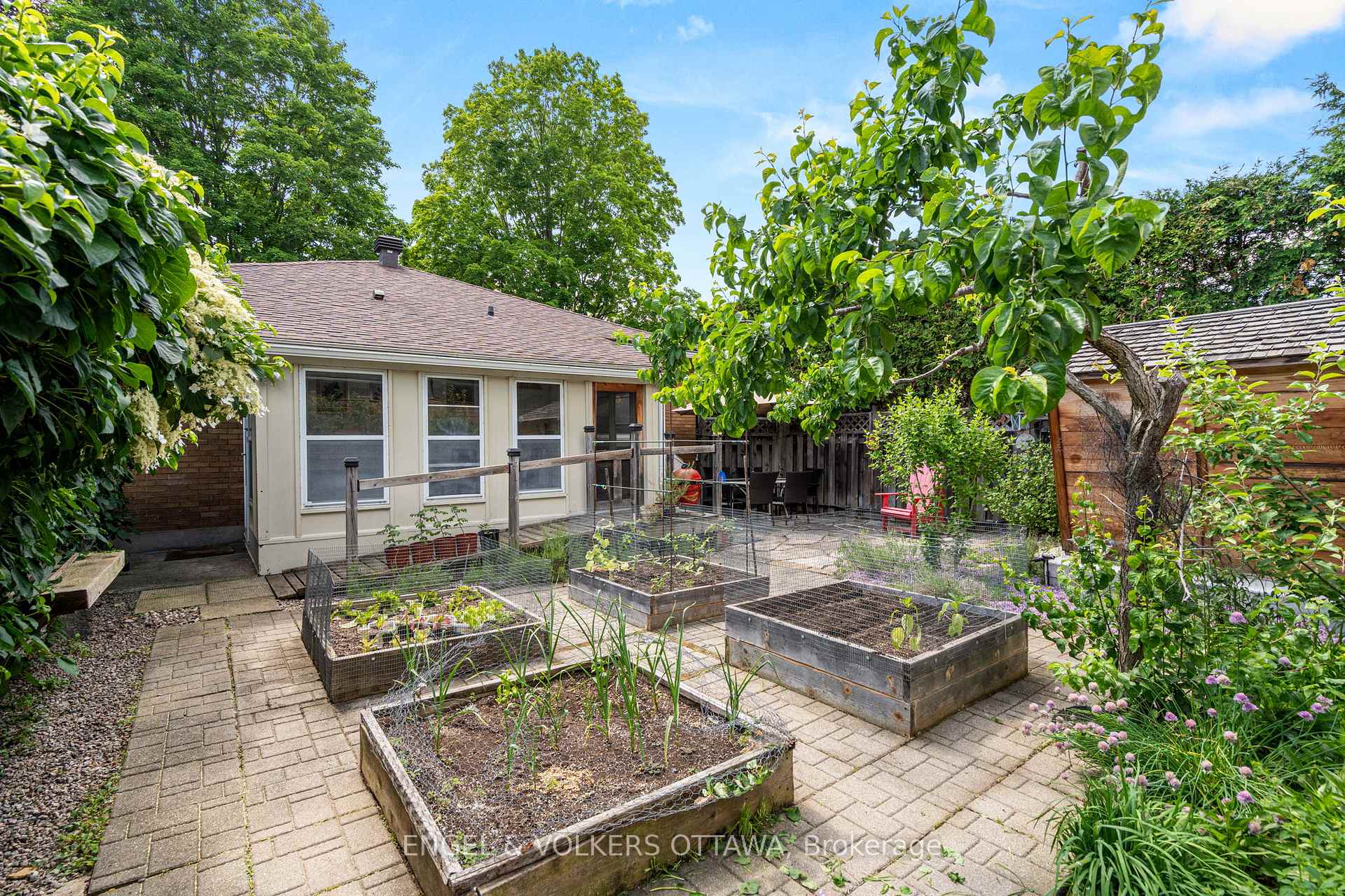 Photo 36 of 631 Rowanwood Avenue, Ottawa, McKellar/Highland — HOMEH