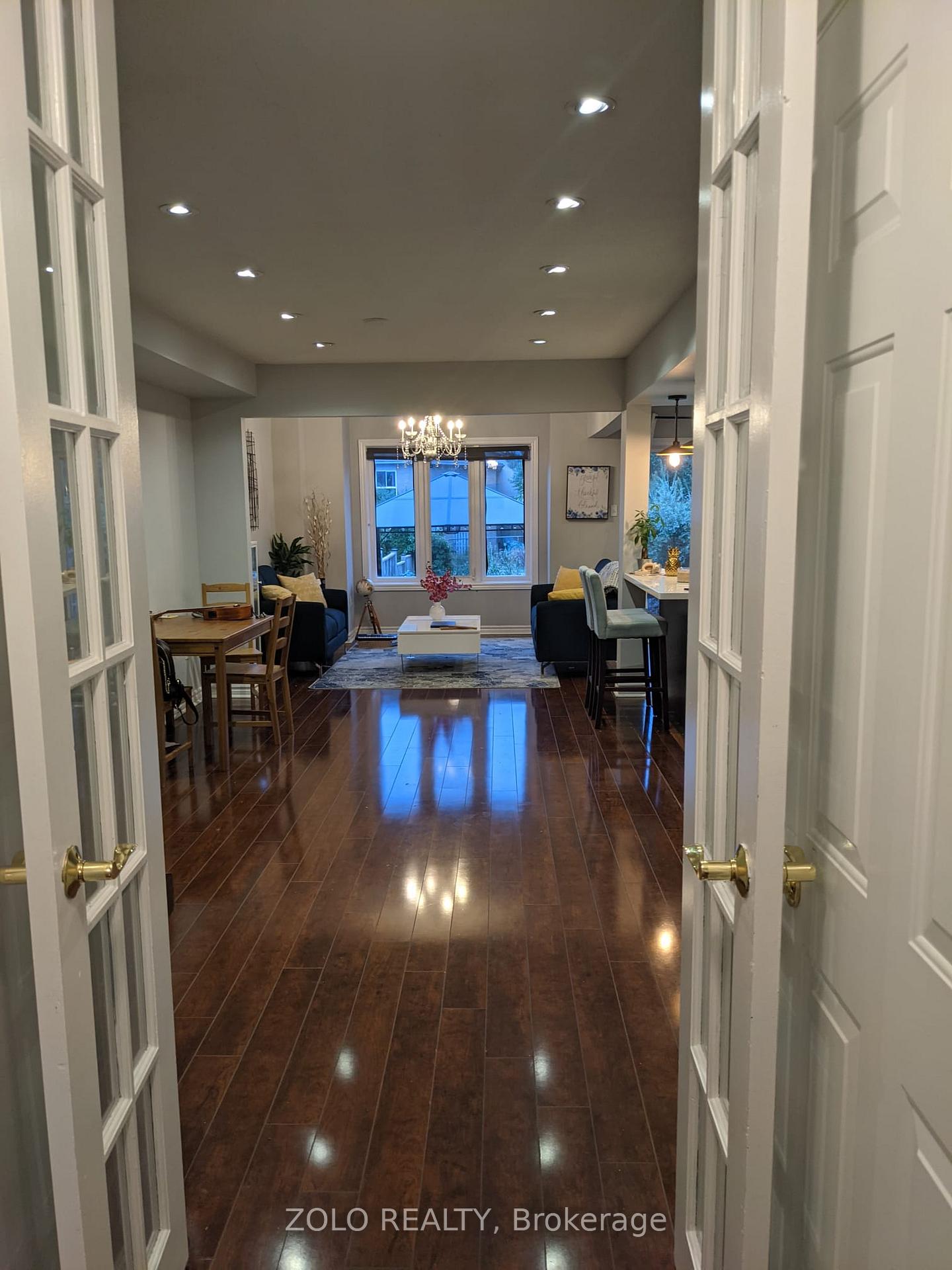 Photo 2 of 376 Riverstone Drive, Oakville, Wedgewood Creek — HOMEH