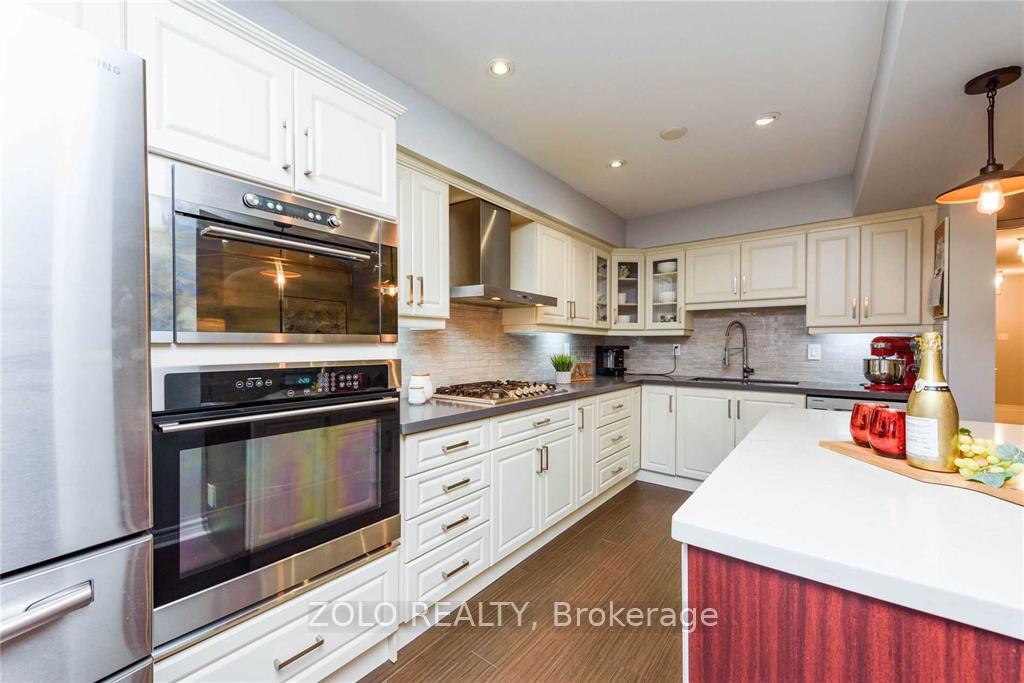 Photo 6 of 376 Riverstone Drive, Oakville, Wedgewood Creek — HOMEH