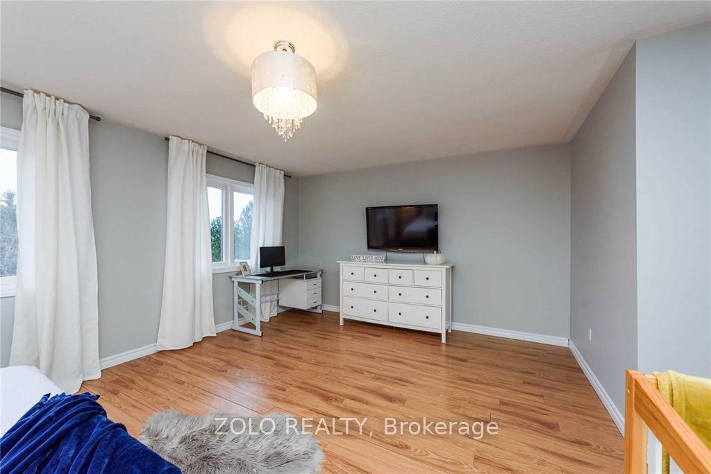 Photo 11 of 376 Riverstone Drive, Oakville, Wedgewood Creek — HOMEH