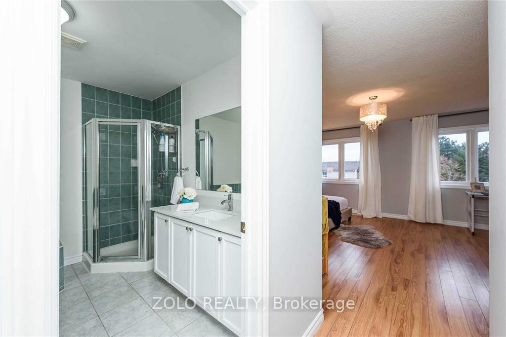 Photo 13 of 376 Riverstone Drive, Oakville, Wedgewood Creek — HOMEH
