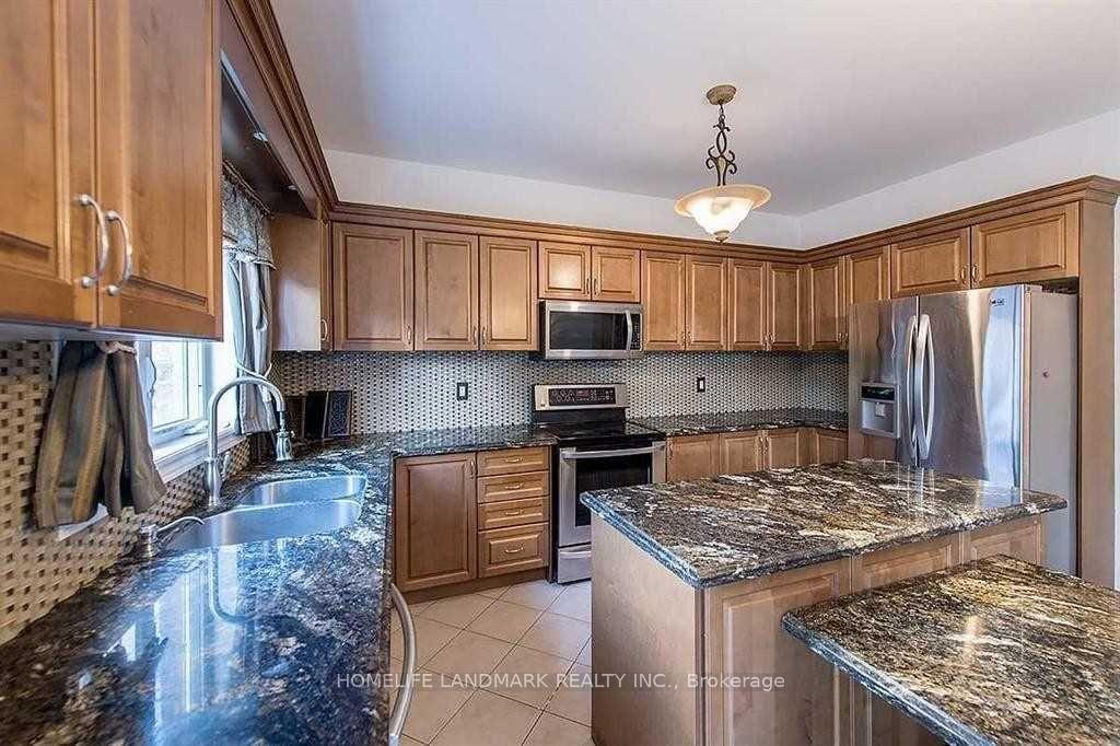 Photo 5 of Unit Upper, 221 Tonner Crescent, Aurora, Bayview Northeast — HOMEH