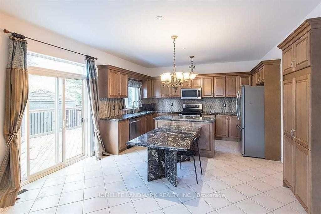 Photo 3 of Unit Upper, 221 Tonner Crescent, Aurora, Bayview Northeast — HOMEH