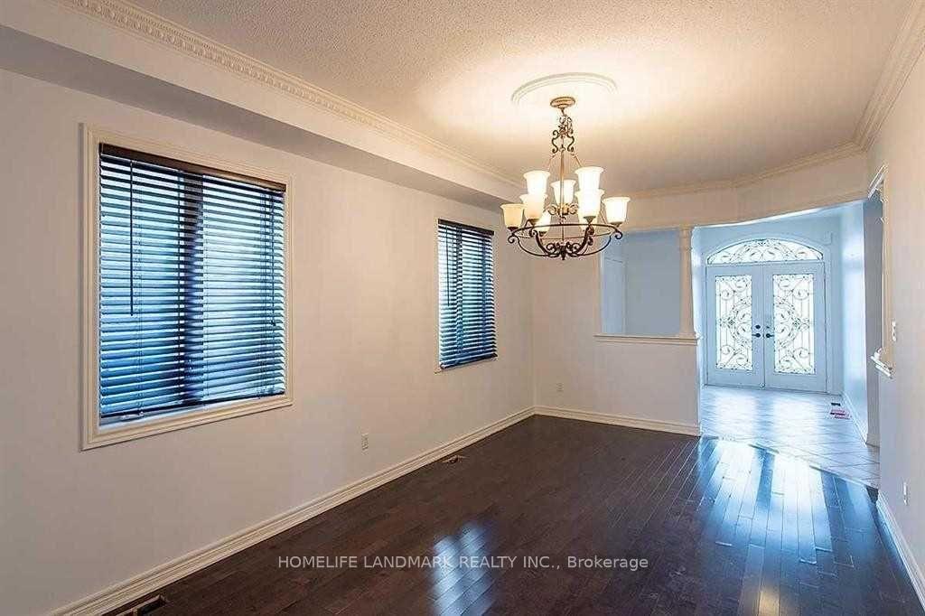 Photo 11 of Unit Upper, 221 Tonner Crescent, Aurora, Bayview Northeast — HOMEH