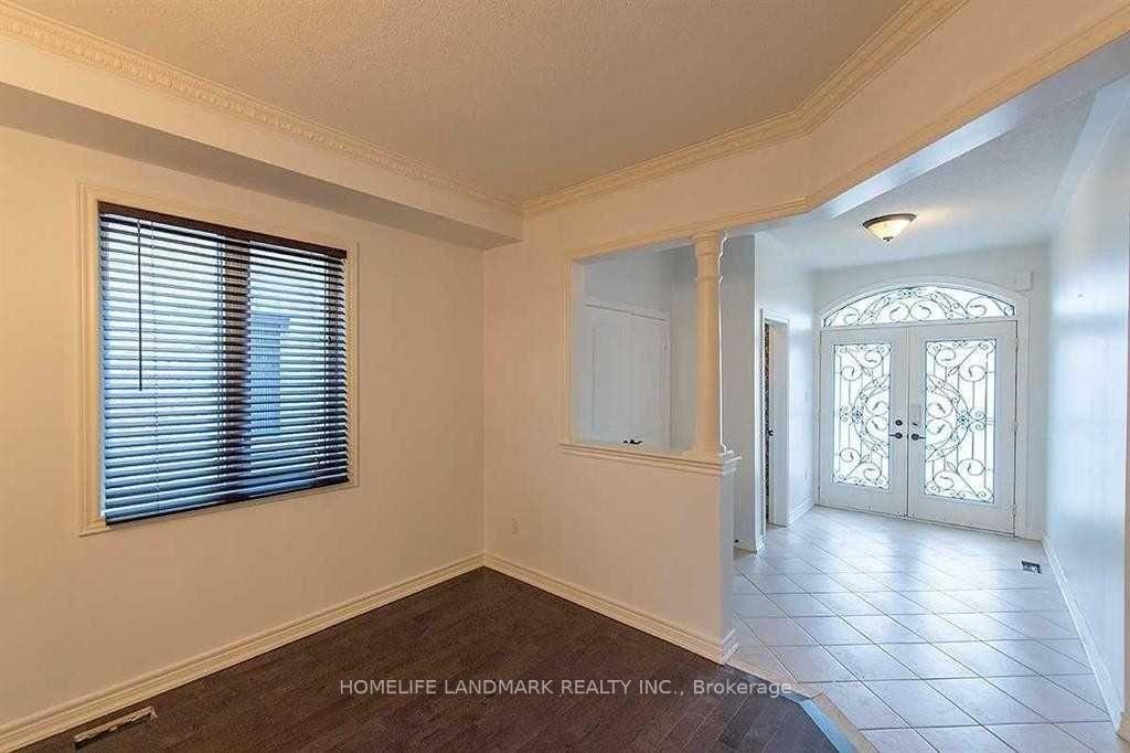 Photo 13 of Unit Upper, 221 Tonner Crescent, Aurora, Bayview Northeast — HOMEH