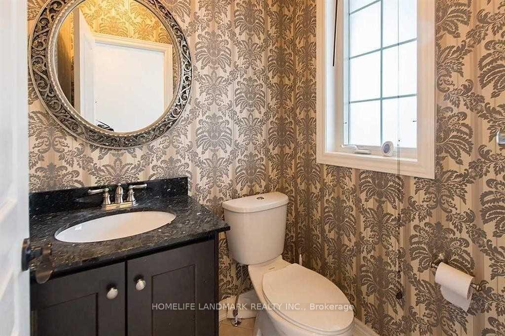 Photo 16 of Unit Upper, 221 Tonner Crescent, Aurora, Bayview Northeast — HOMEH