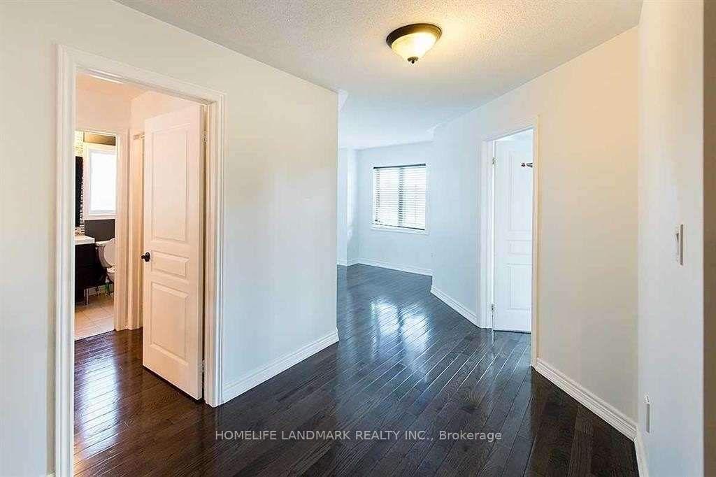 Photo 17 of Unit Upper, 221 Tonner Crescent, Aurora, Bayview Northeast — HOMEH