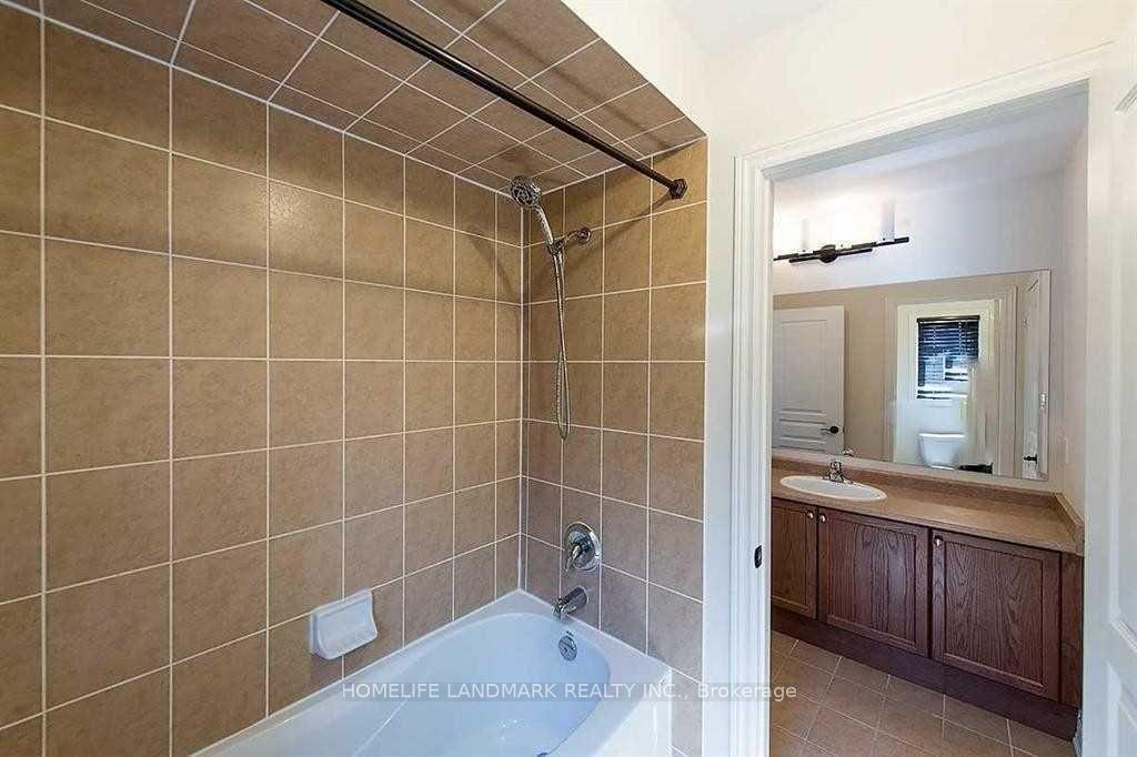 Photo 25 of Unit Upper, 221 Tonner Crescent, Aurora, Bayview Northeast — HOMEH