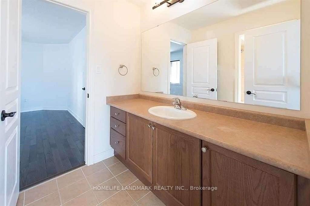 Photo 36 of Unit Upper, 221 Tonner Crescent, Aurora, Bayview Northeast — HOMEH