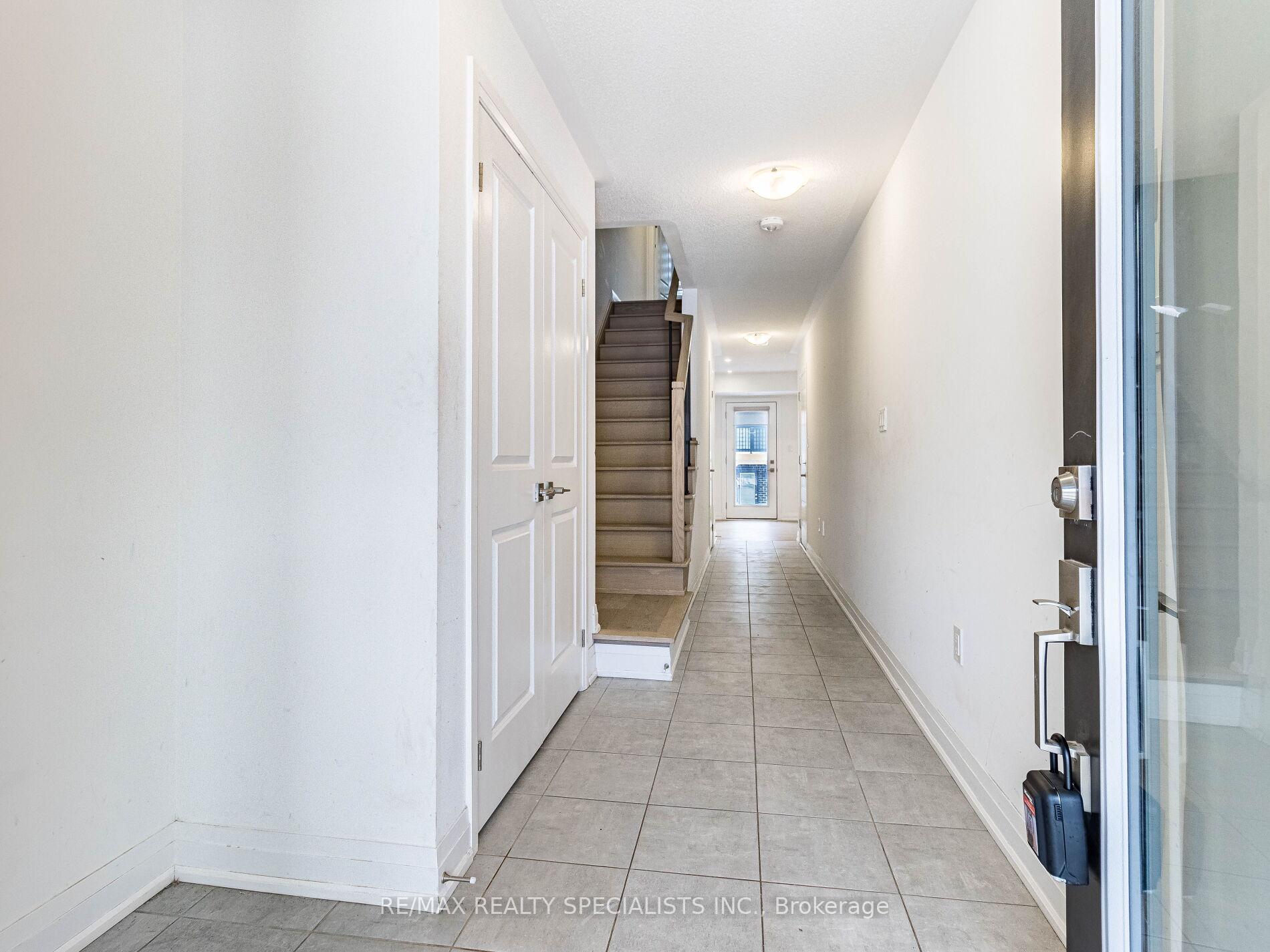 Photo 3 of Unit 54, 93 Windtree Way W, Halton Hills, Georgetown — HOMEH