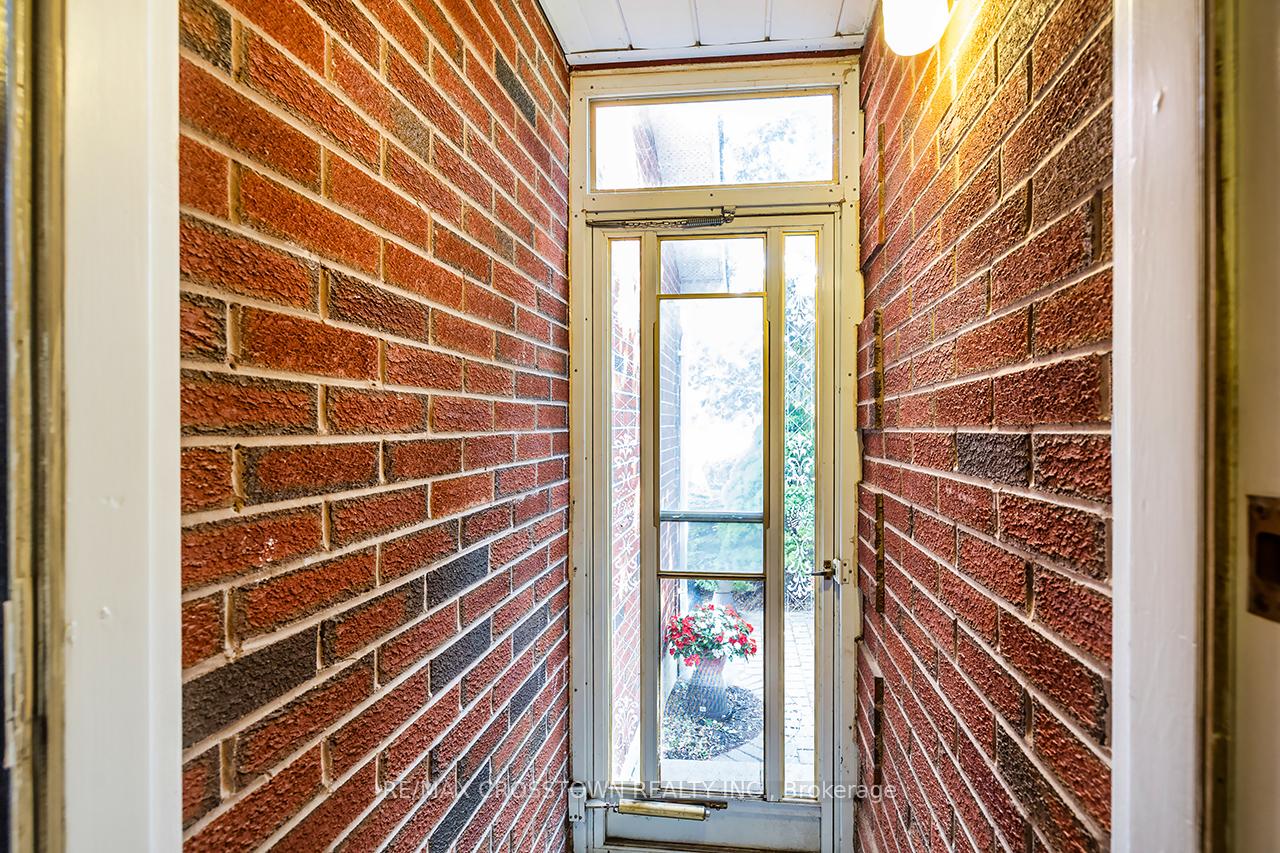 Photo 3 of 44 Hewitt Crescent, Ajax, South East — HOMEH