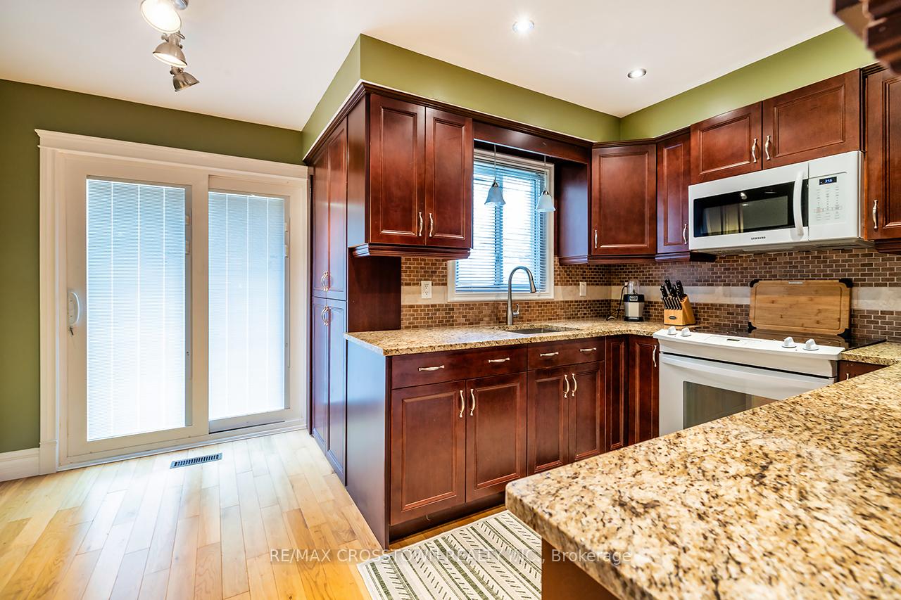 Photo 4 of 44 Hewitt Crescent, Ajax, South East — HOMEH
