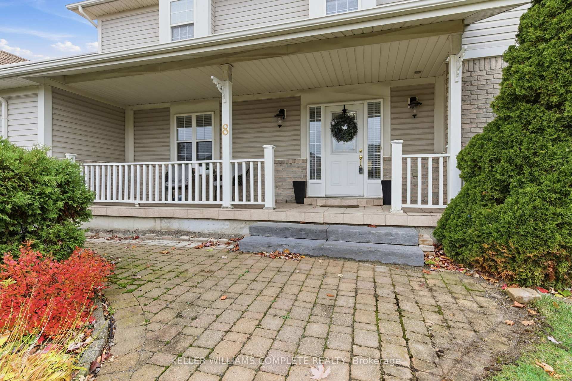 Photo 3 of 8 Sidney Crescent, Hamilton, Stoney Creek Mountain — HOMEH