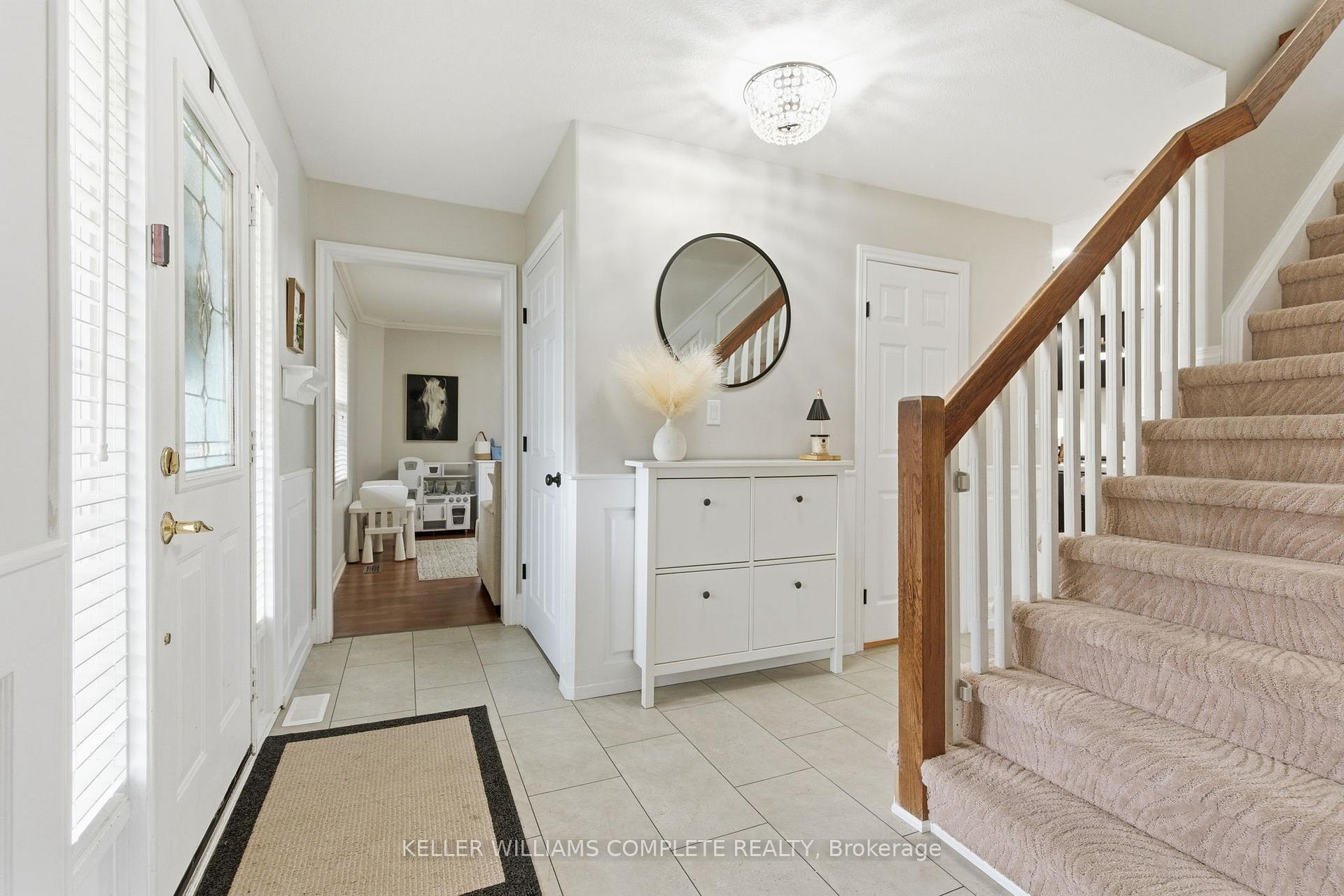 Photo 6 of 8 Sidney Crescent, Hamilton, Stoney Creek Mountain — HOMEH