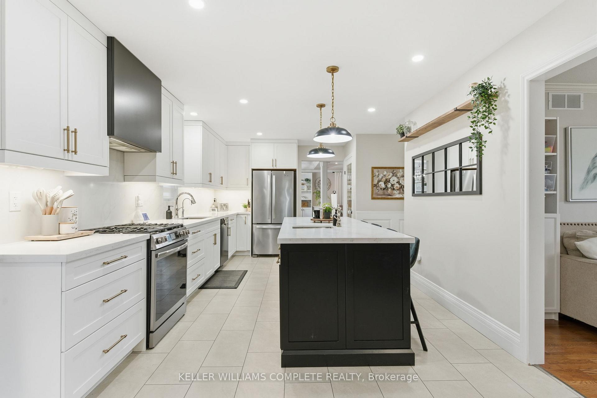 Photo 11 of 8 Sidney Crescent, Hamilton, Stoney Creek Mountain — HOMEH